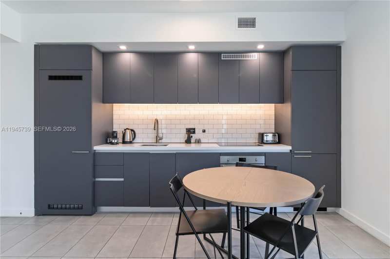 227 NE 2nd St # 2506, Miami FL 33132