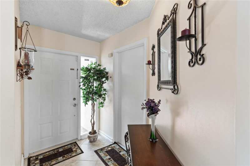 9815 NW 5th Place, Plantation FL 33324