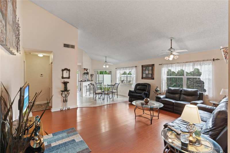 9815 NW 5th Place, Plantation FL 33324