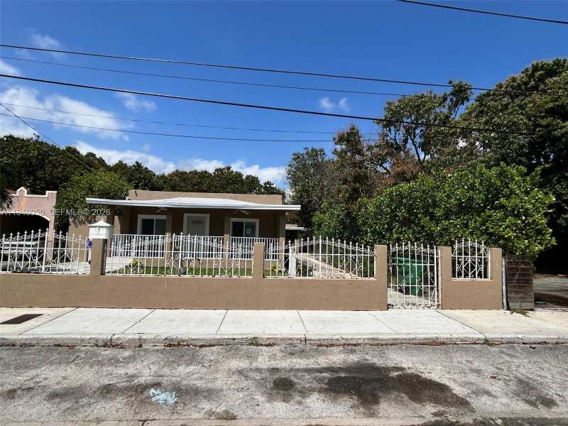 261 NW 49th St # A, Miami FL 33127