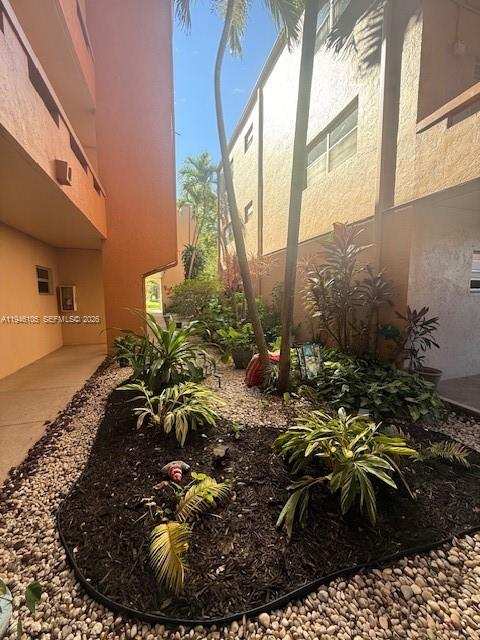 8818 W Mcnab Rd # 206, Tamarac FL 33321