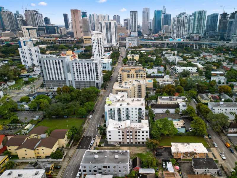 650 SW 1st St # 406, Miami FL 33130
