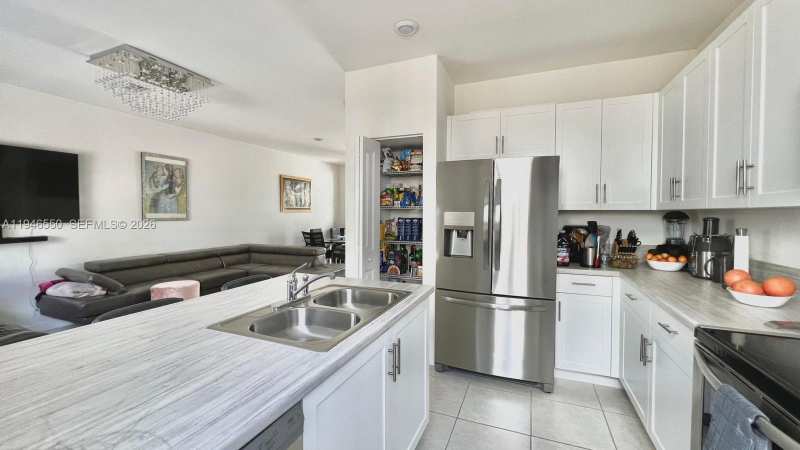 2677 SE 13th Ct, Homestead FL 33035
