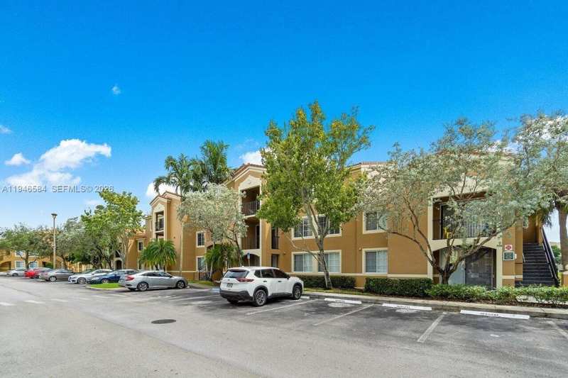 7930 N Nob Hill Rd # 204, Tamarac FL 33321