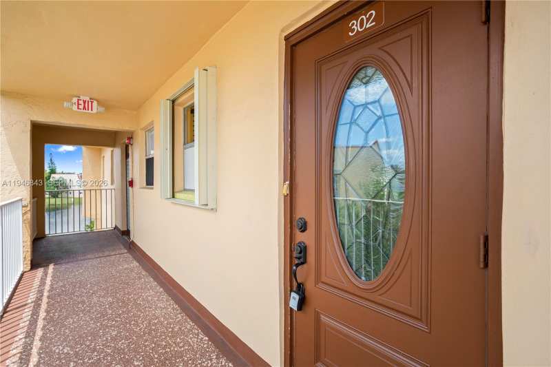 2811 N Pine Island Rd # 302, Sunrise FL 33322