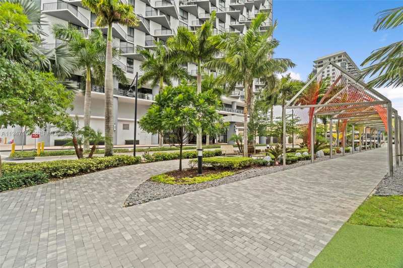 5252 NW 85th Ave # 605, Doral FL 33166