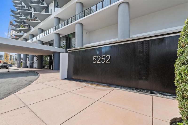 5252 NW 85th Ave # 605, Doral FL 33166