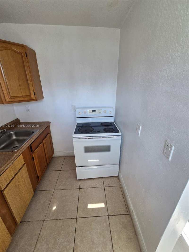 535 NW 7th St # 10, Miami FL 33136