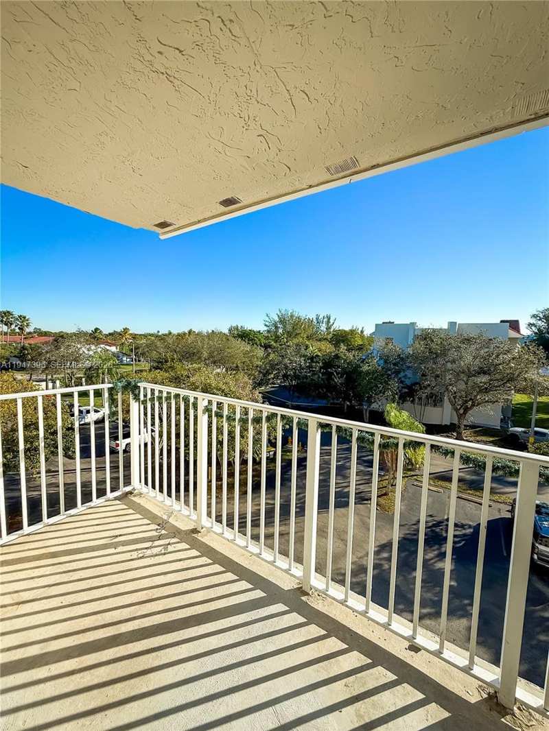 8260 SW 210th St # 301, Cutler Bay FL 33189
