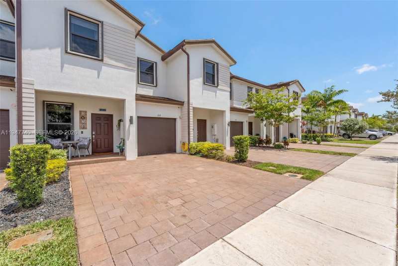 180 SW 185th Way, Pembroke Pines FL 33029