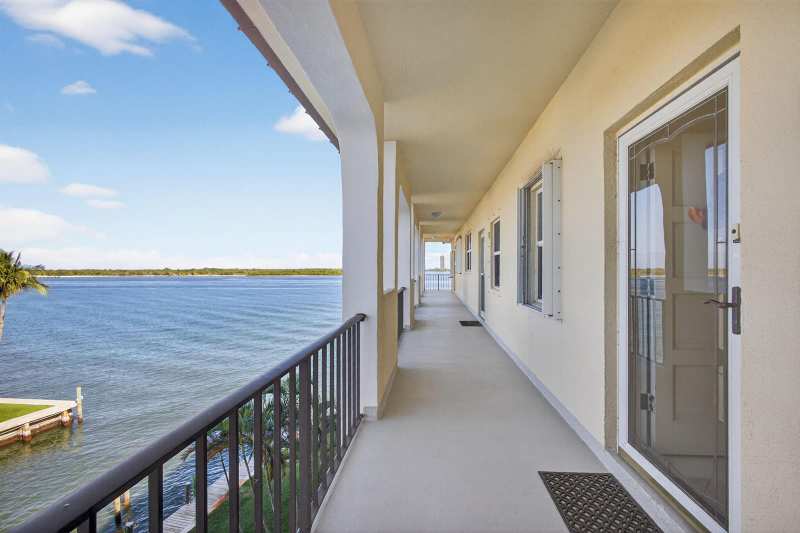 105 Paradise Harbour Boulevard # 506, North Palm Beach FL 33408