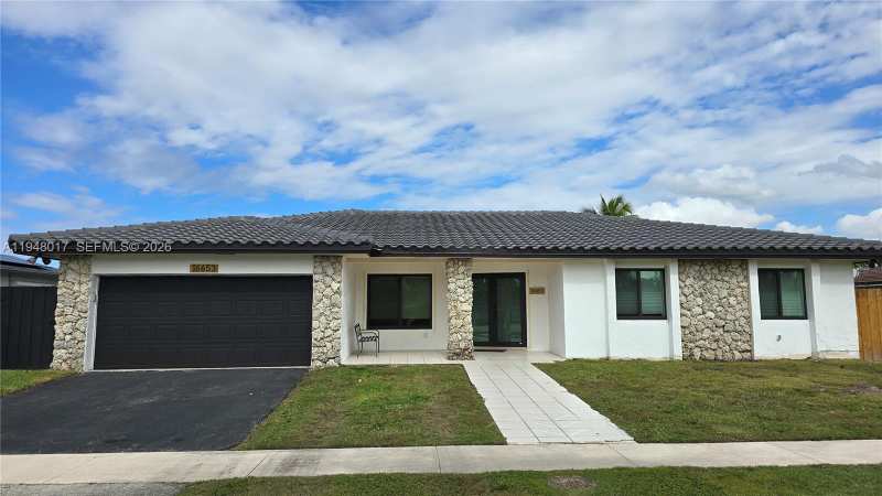 16653 Golfview Dr, Weston FL 33326