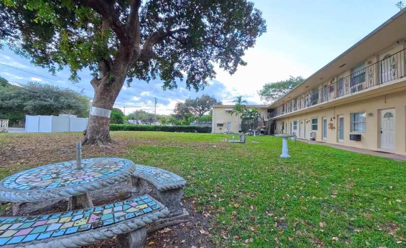 2621 Grant Street # 10a, Hollywood FL 33020