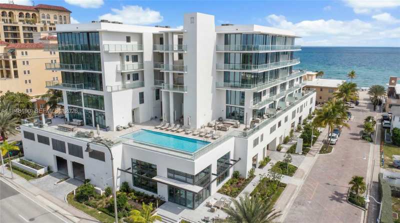 3319 N Ocean drive, Hollywood FL 33019