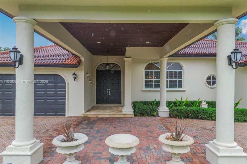 10261 SW 58th St, Miami FL 33173