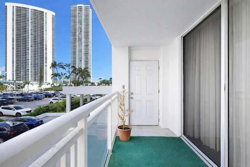 1849 S Ocean Dr # 203, Hallandale Beach FL 33009