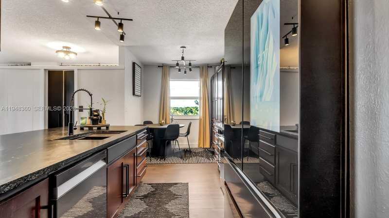 3800 Hillcrest Dr # 401, Hollywood FL 33021