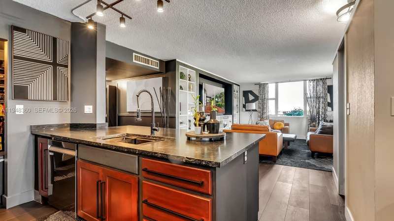 3800 Hillcrest Dr # 401, Hollywood FL 33021