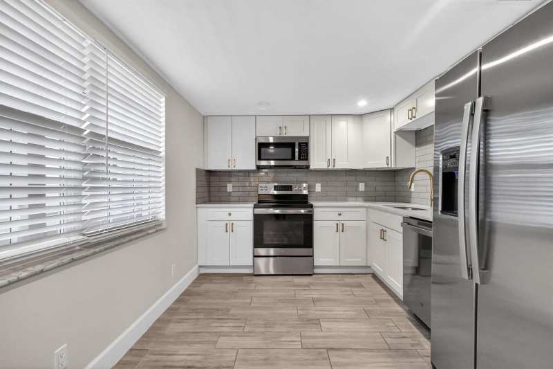 545 Oaks Lane # 409, Pompano Beach FL 33069