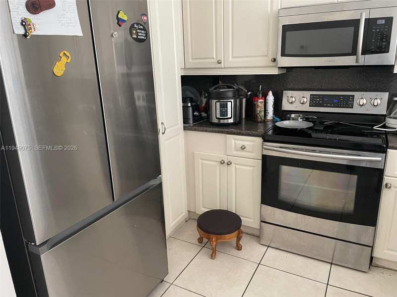 7090 NW 177th St # 9, Hialeah FL 33015