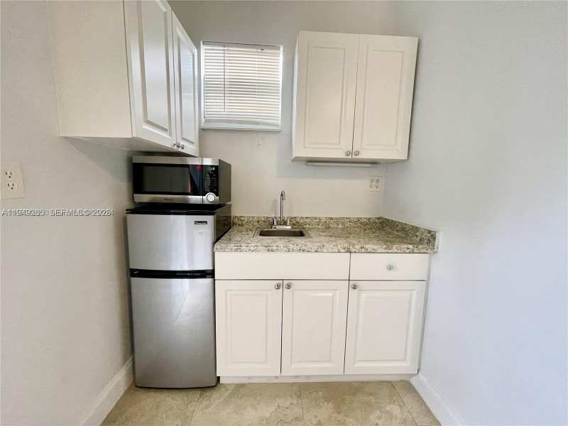 712 SW 5th Ct # 3, Hallandale Beach FL 33009