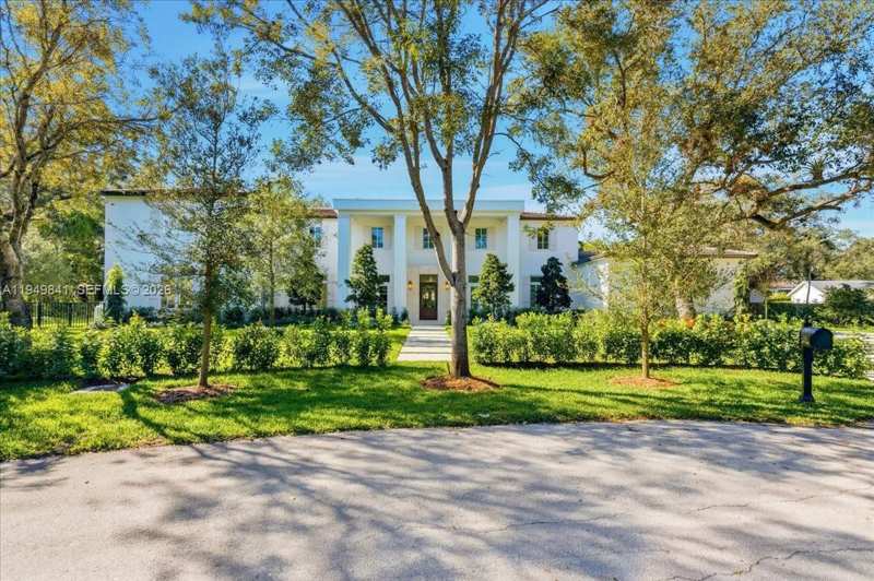 5940 SW 100th Ter, Pinecrest FL 33156