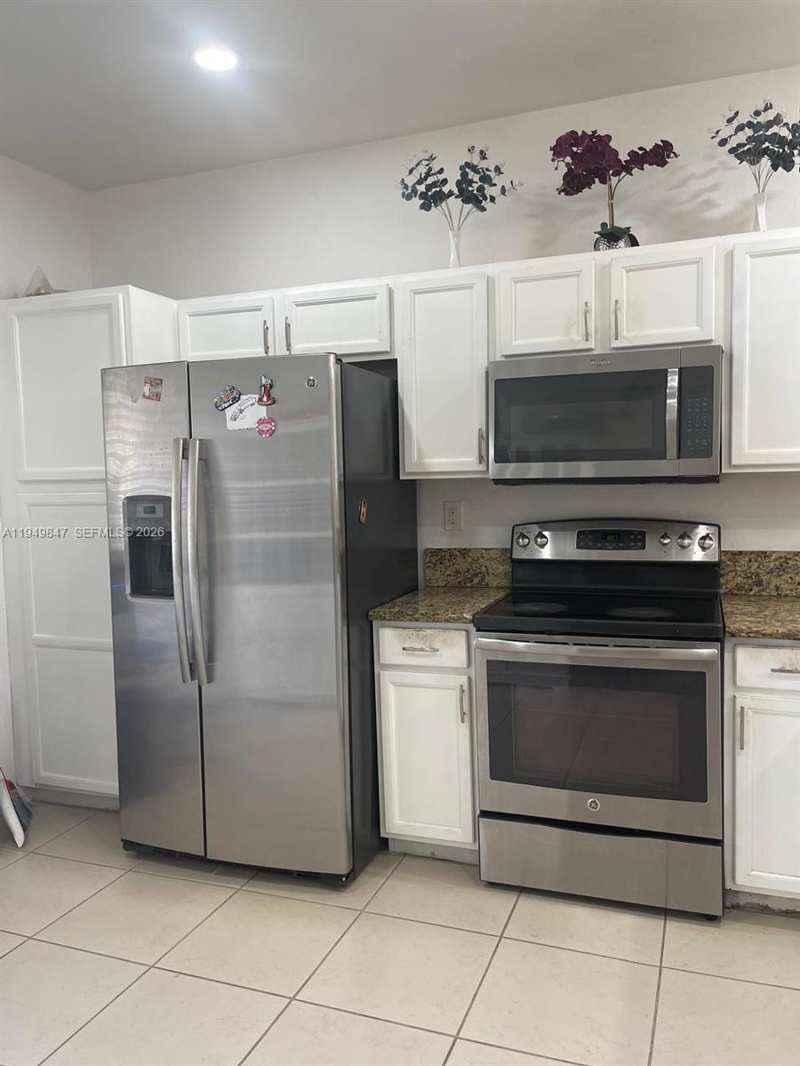 9421 SW 171st Pl, Miami FL 33196