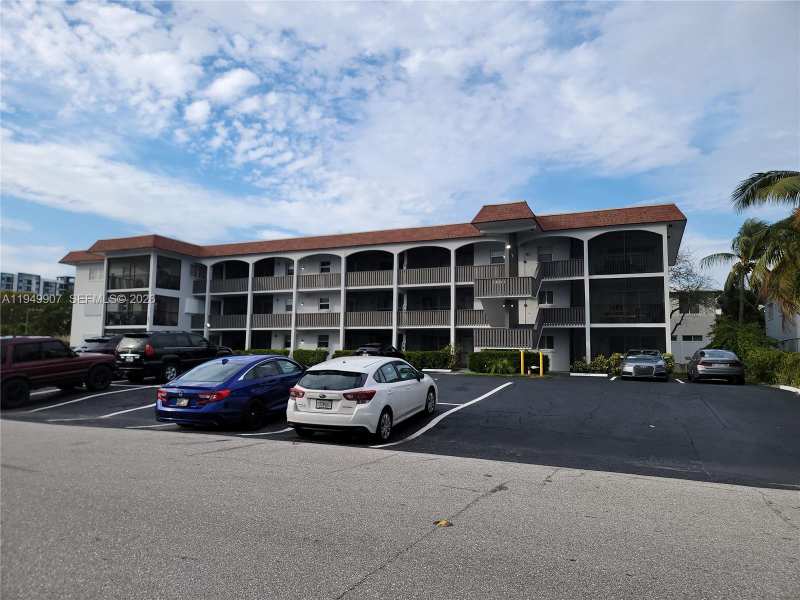 651 Pine Dr # 110, Pompano Beach FL 33060