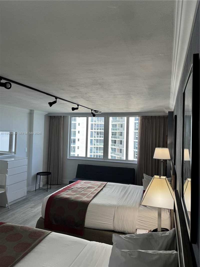 19201 Collins Ave # 1018, Sunny Isles Beach FL 33160