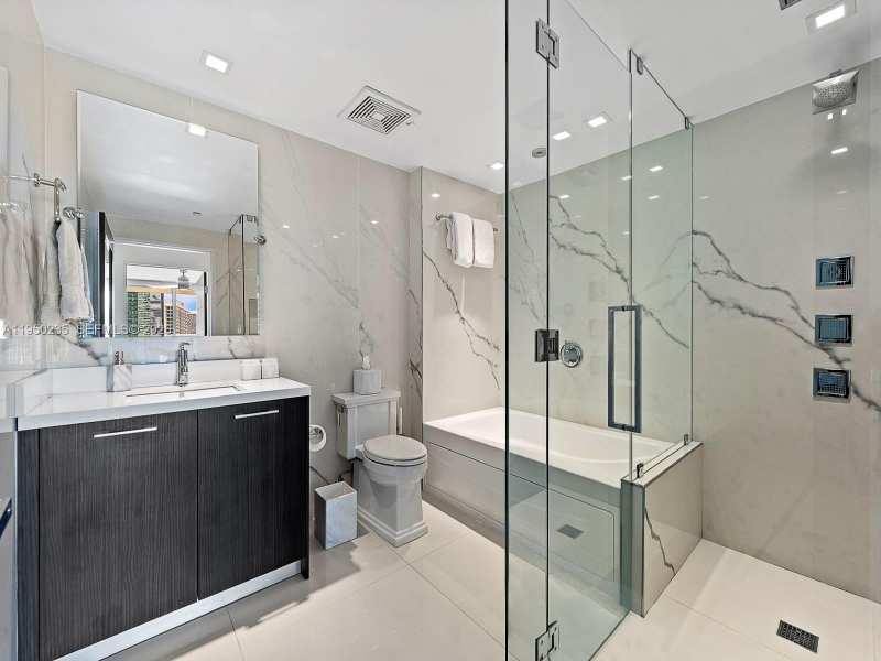 500 Brickell Ave # 2203, Miami FL 33131