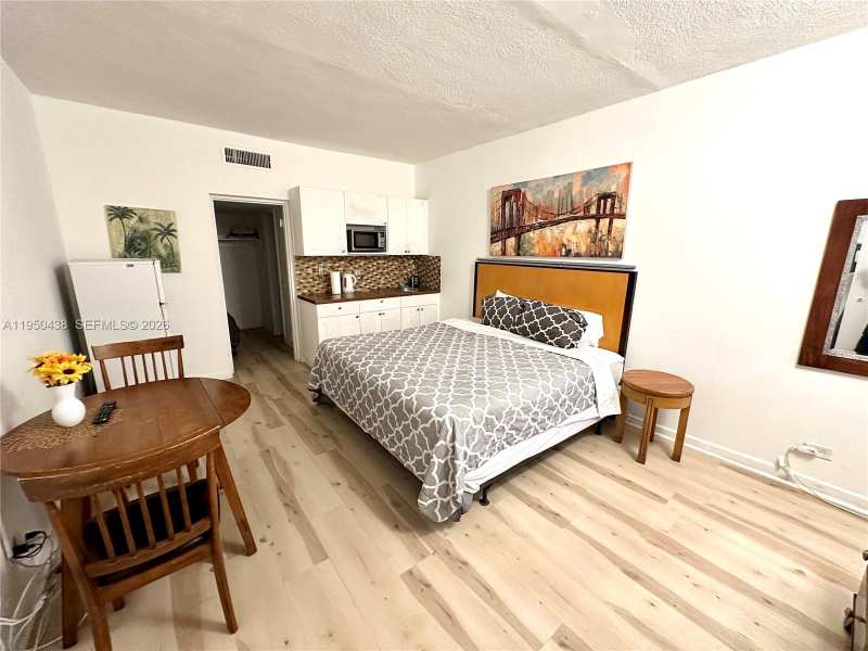 26 Diplomat Pkwy # 2325, Hallandale Beach FL 33009