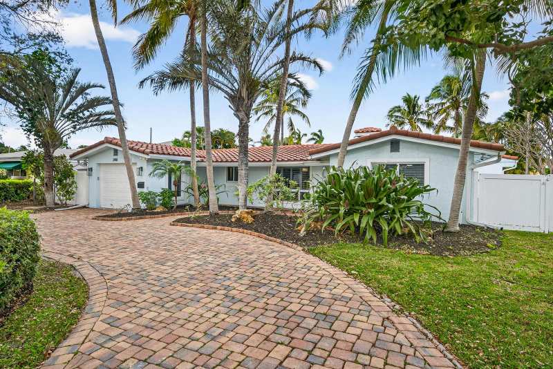 2081 NE 25th Street, Lighthouse Point FL 33064
