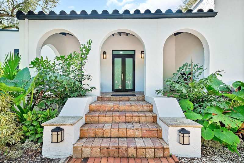 1702 Espanola Dr, Miami FL 33133
