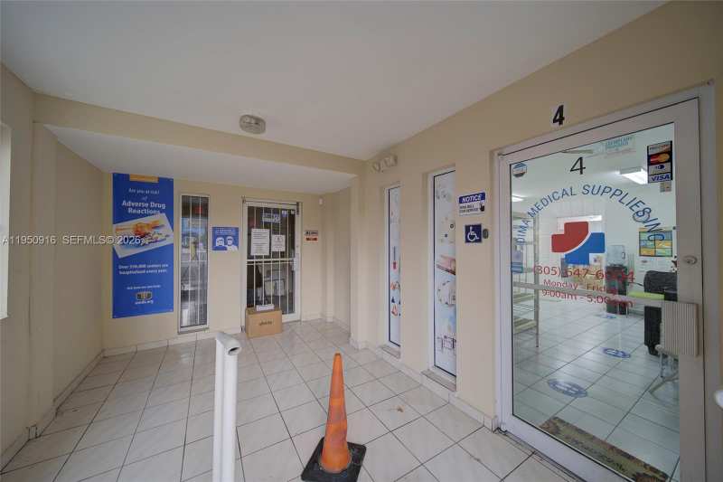 330 W 9th St, Hialeah FL 33010