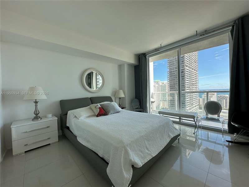 500 Brickell Ave # 3302, Miami FL 33131