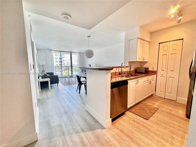 1155 Brickell Bay Dr # 906, Miami FL 33131
