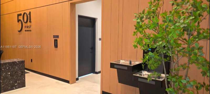 121 NE 5th # 306, Miami FL 33132
