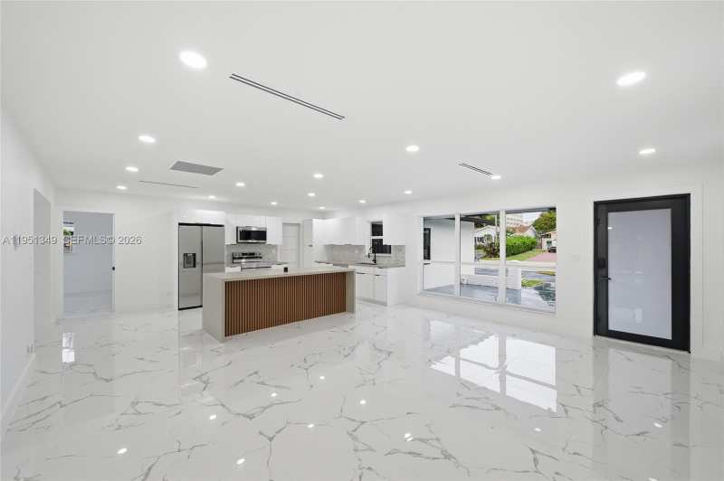 4711 NE 18th Ave, Oakland Park FL 33334