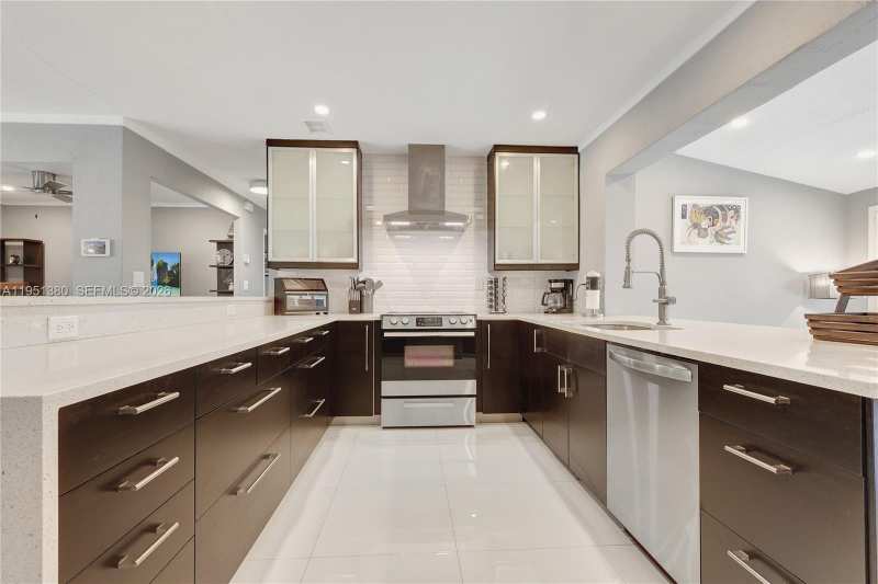 424 NE 27th Dr, Wilton Manors FL 33334