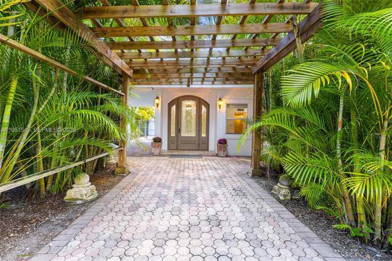 8030 SW 120th St, Pinecrest FL 33156