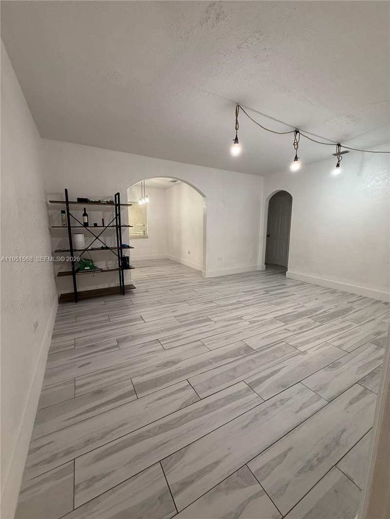 1085 NW 48th St, Miami FL 33127