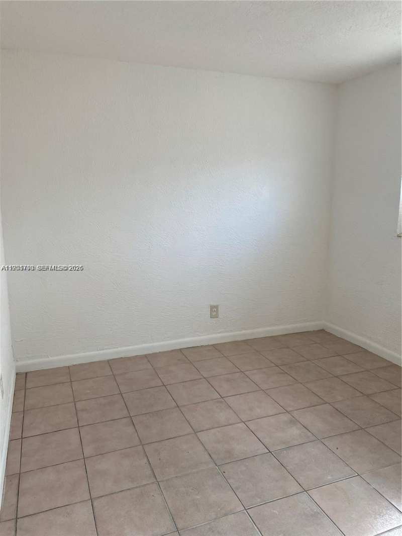 3020 NW 2nd St, Pompano Beach FL 33069