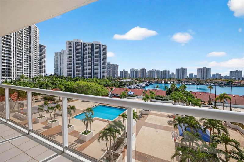 3640 Yacht Club Dr # 708, Aventura FL 33180