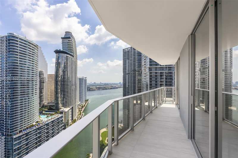 77 SE 5th ST # 3013, Miami FL 33131