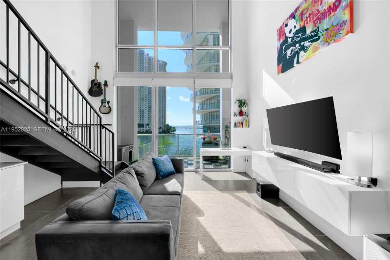 300 S BISCAYNE BLVD # 410, Miami FL 33131