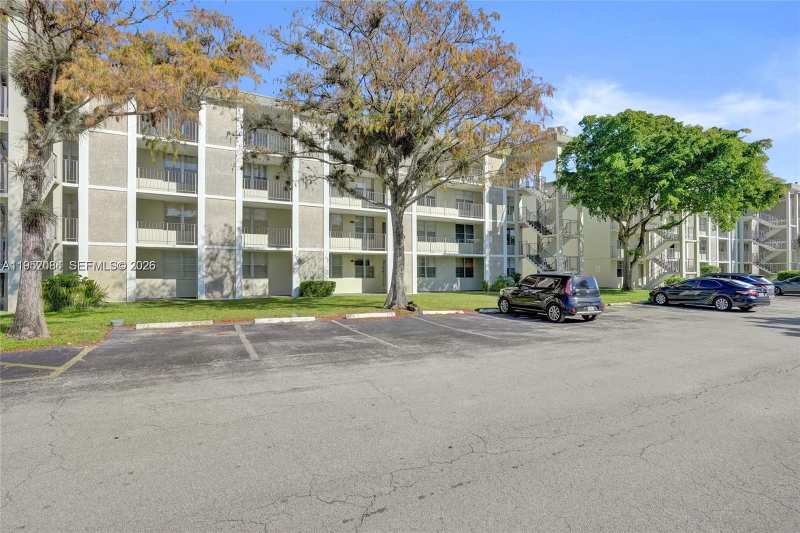 2999 NW 48th Ave # 438, Lauderdale Lakes FL 33313