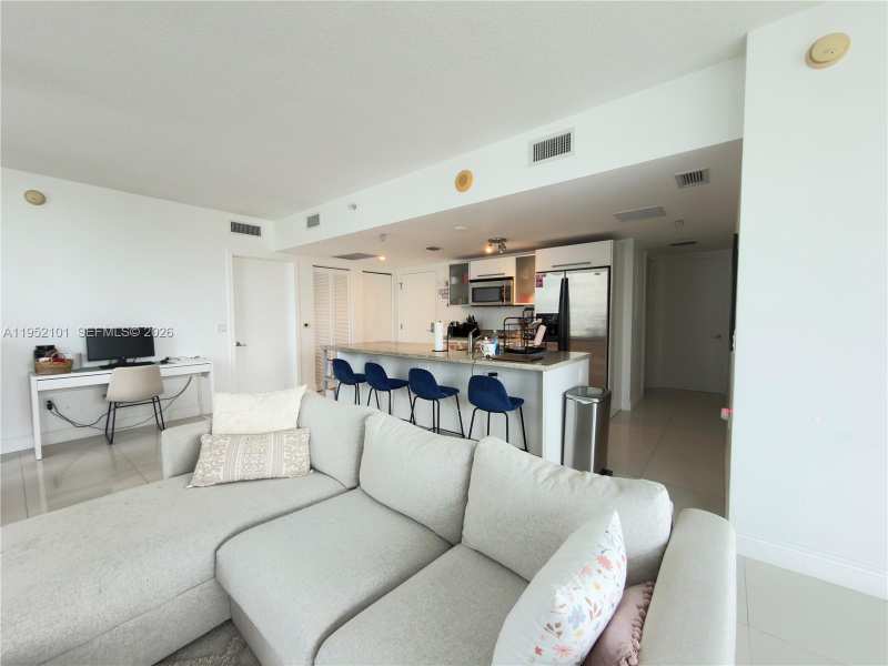 185 SW 7th St # 2711, Miami FL 33130