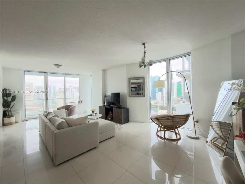 185 SW 7th St # 2711, Miami FL 33130