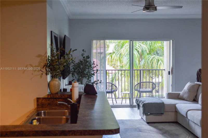5840 W Sample Rd # 305, Coral Springs FL 33067