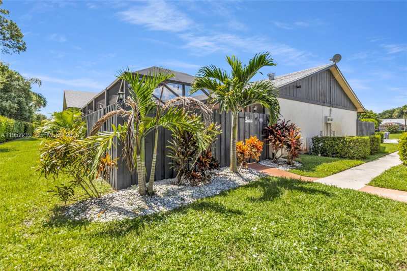 1050 Summit Trail Cir # B, West Palm Beach FL 33415